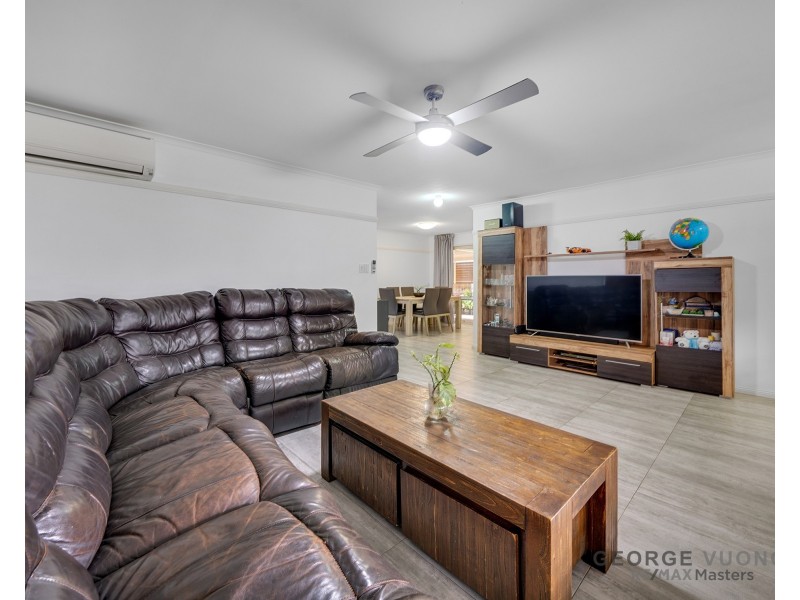 33 Clarendon Cct, Forest Lake QLD 4078