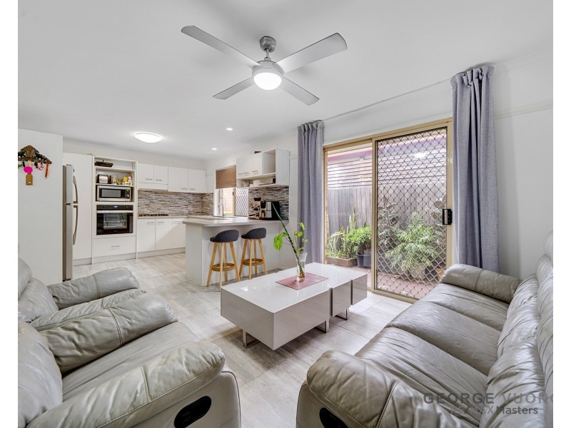 33 Clarendon Cct, Forest Lake QLD 4078