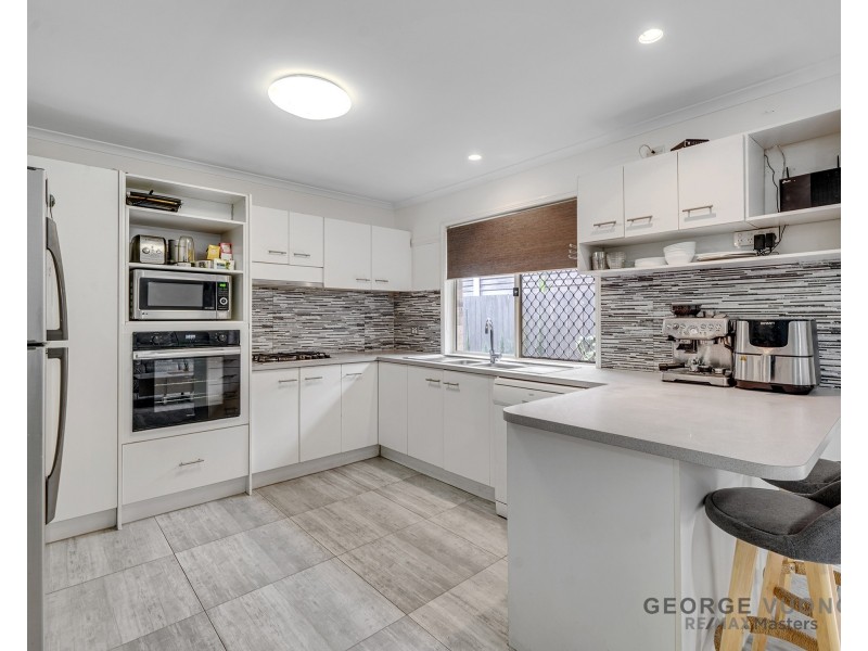 33 Clarendon Cct, Forest Lake QLD 4078