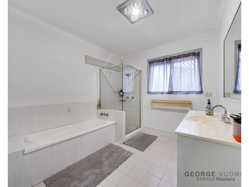 33 Clarendon Cct, Forest Lake QLD 4078