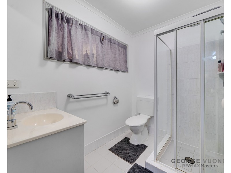 33 Clarendon Cct, Forest Lake QLD 4078