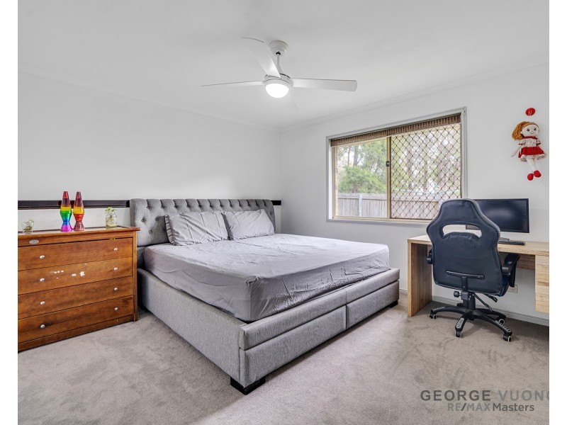 33 Clarendon Cct, Forest Lake QLD 4078