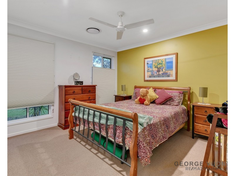 18 Saint Ives Cct, Forest Lake QLD 4078