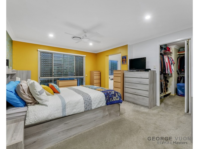 18 Saint Ives Cct, Forest Lake QLD 4078
