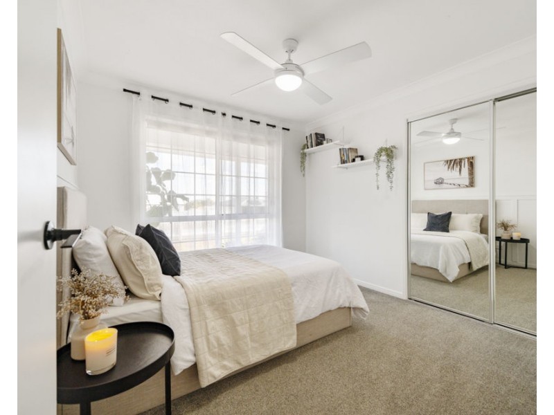 8 Newburn Street, Hillcrest QLD 4118