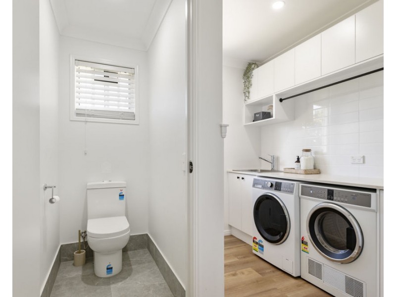 8 Newburn Street, Hillcrest QLD 4118