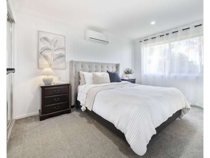 8 Newburn Street, Hillcrest QLD 4118
