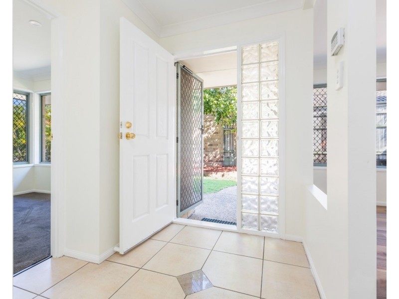 16 Scarlet Pl, Forest Lake QLD 4078