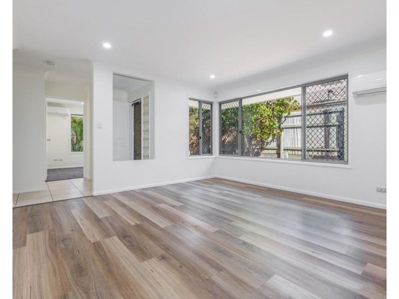 16 Scarlet Pl, Forest Lake QLD 4078