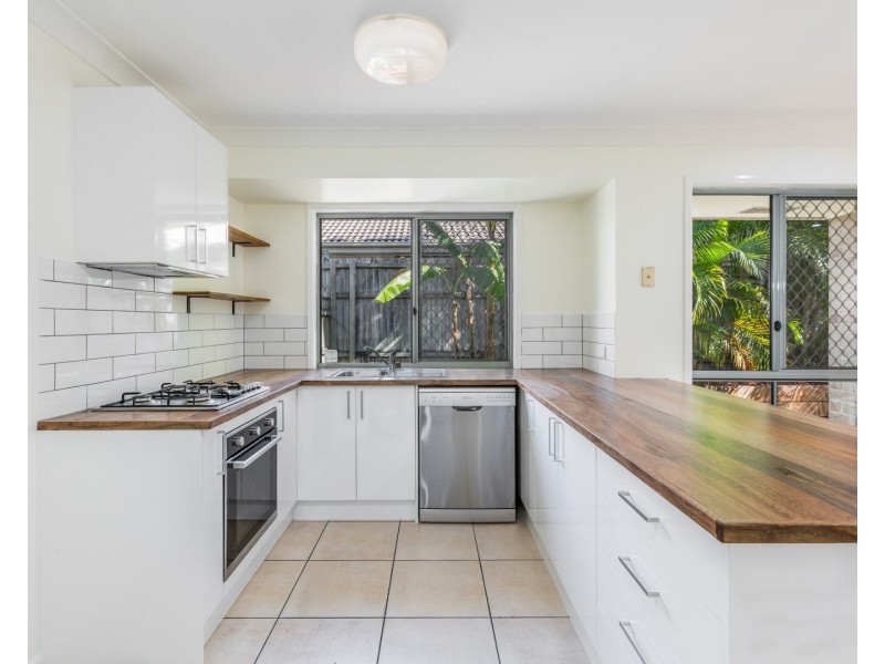 16 Scarlet Pl, Forest Lake QLD 4078