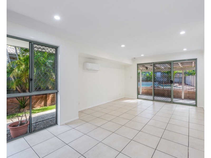 16 Scarlet Pl, Forest Lake QLD 4078