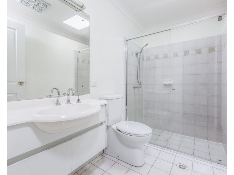 16 Scarlet Pl, Forest Lake QLD 4078