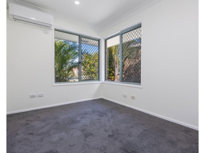 16 Scarlet Pl, Forest Lake QLD 4078