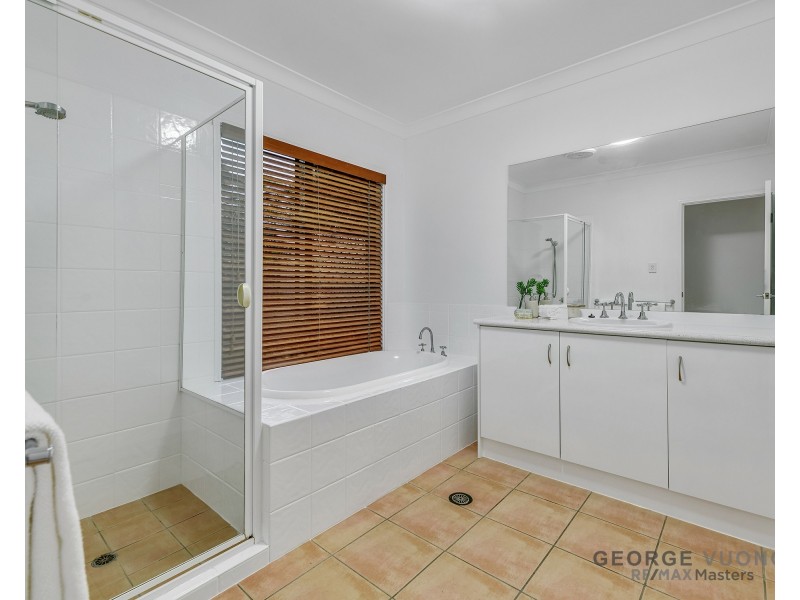 30 Booloumba Cr, Forest Lake QLD 4078