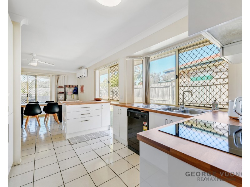 33 Collina Cr, Forest Lake QLD 4078