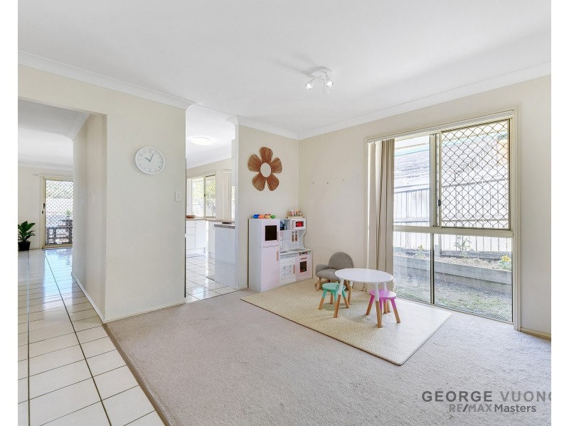 33 Collina Cr, Forest Lake QLD 4078