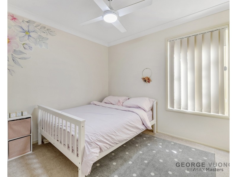 33 Collina Cr, Forest Lake QLD 4078