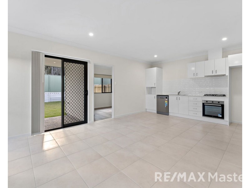 Unit 2 37 Kestrel Road, Park Ridge QLD 4125