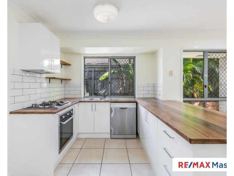 16 Scarlet Place, Forest Lake QLD 4078