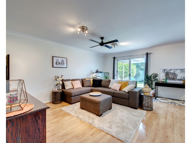 19 Dampier Cr, Forest Lake QLD 4078