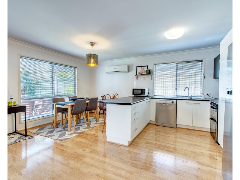 19 Dampier Cr, Forest Lake QLD 4078