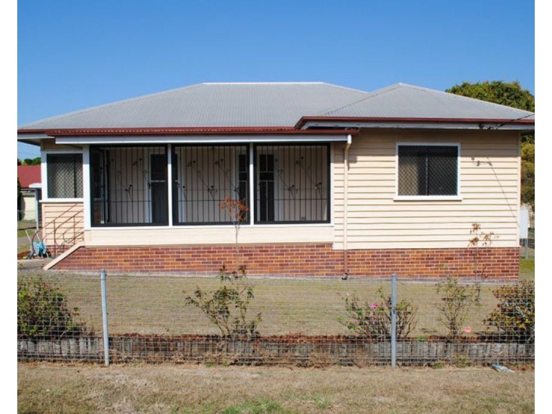 26 Crown St, Silkstone QLD 4304