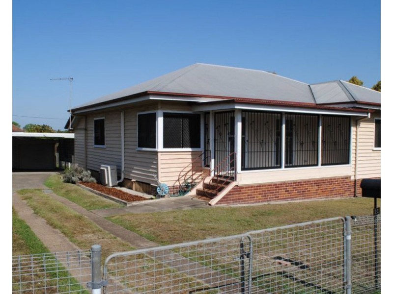 26 Crown St, Silkstone QLD 4304