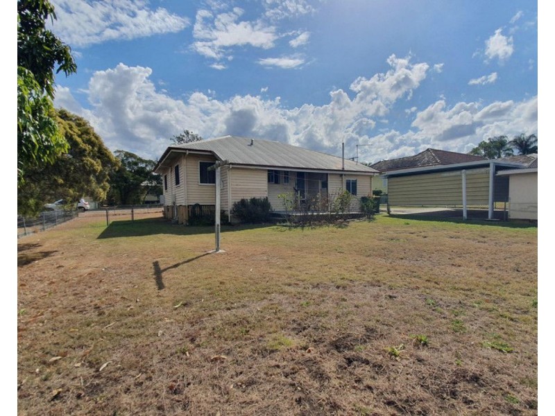 26 Crown St, Silkstone QLD 4304