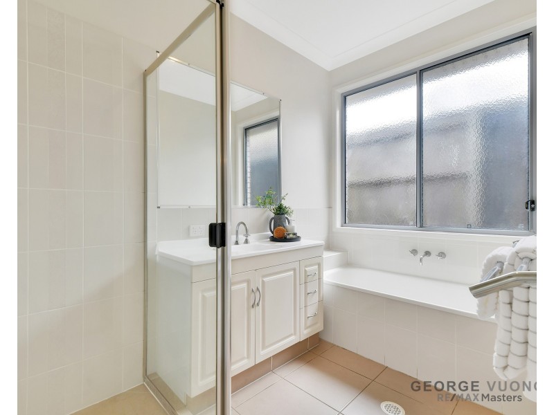 37 Booloumba Cr, Forest Lake QLD 4078