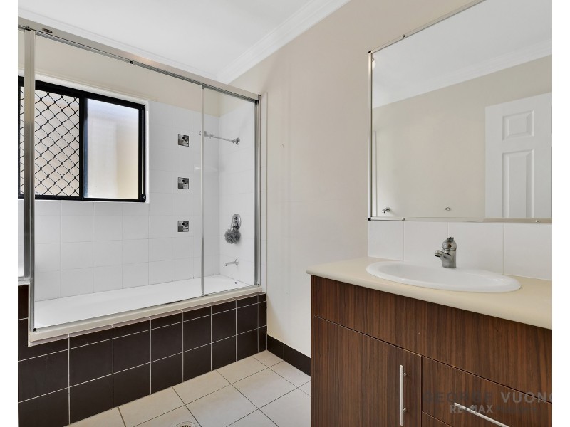 9 Cobourg St, Forest Lake QLD 4078