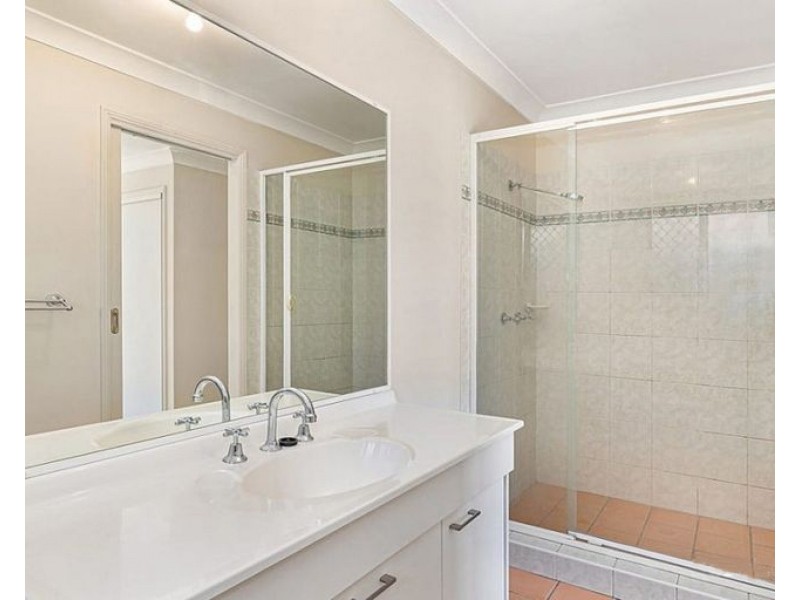 11 Kew Cl, Forest Lake QLD 4078