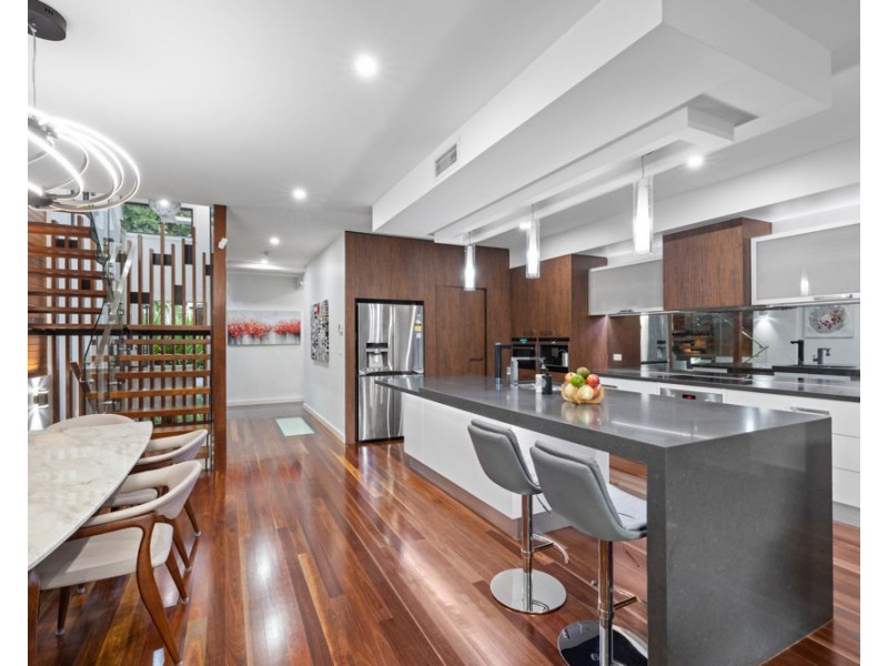 27 MORLEY STREET, Chelmer QLD 4068