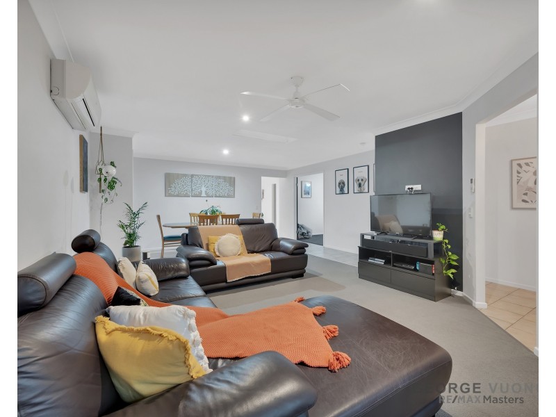 136 Banksia Circuit, Forest Lake QLD 4078