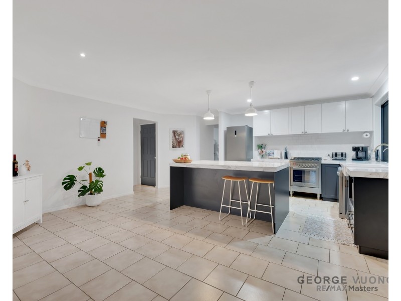 136 Banksia Circuit, Forest Lake QLD 4078