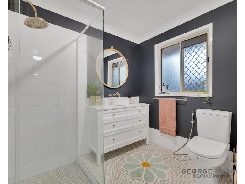 136 Banksia Circuit, Forest Lake QLD 4078