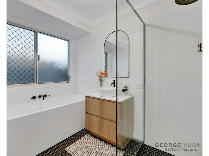 136 Banksia Circuit, Forest Lake QLD 4078