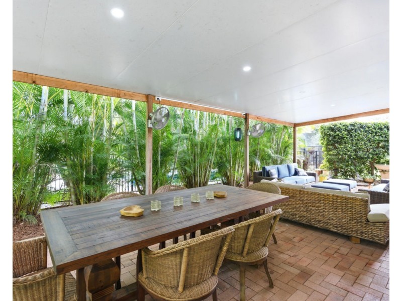 16 Clover Court, Regents Park QLD 4118