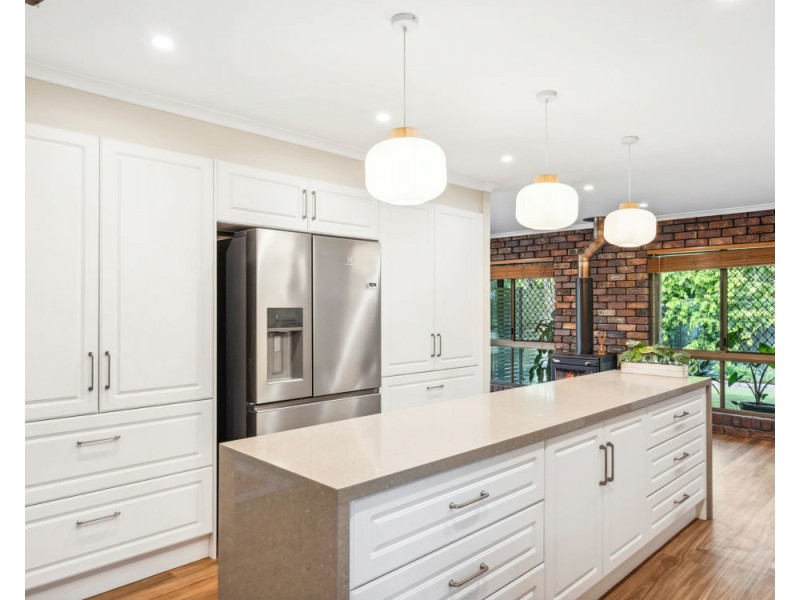 16 Clover Court, Regents Park QLD 4118