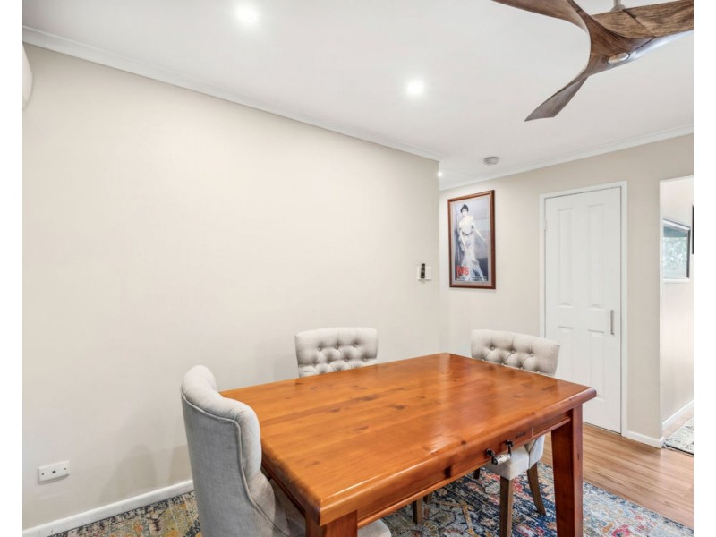 16 Clover Court, Regents Park QLD 4118