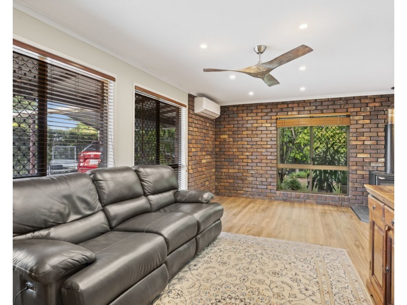16 Clover Court, Regents Park QLD 4118