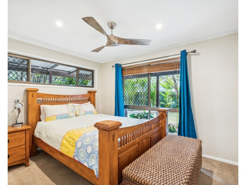 16 Clover Court, Regents Park QLD 4118