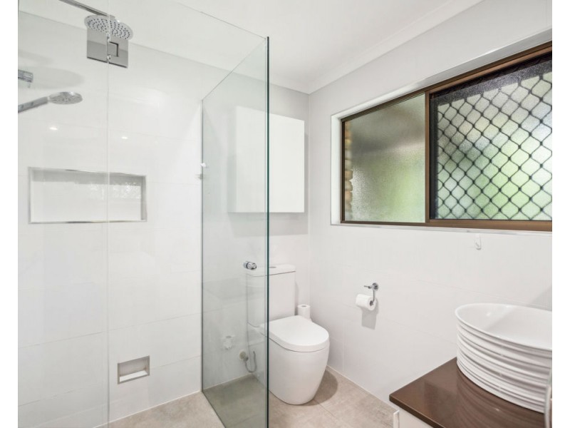 16 Clover Court, Regents Park QLD 4118