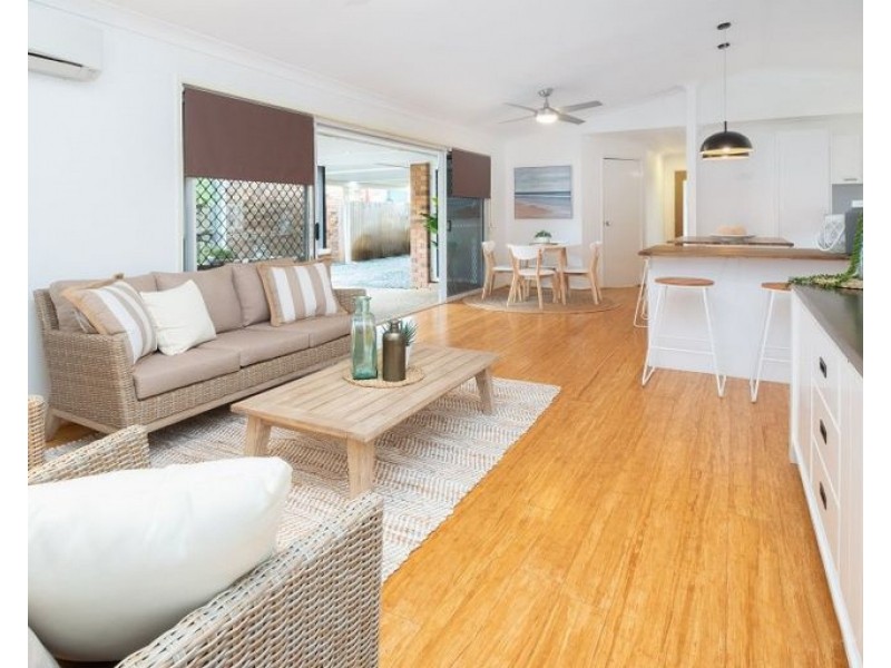 16 Tenterfield Pl, Forest Lake QLD 4078