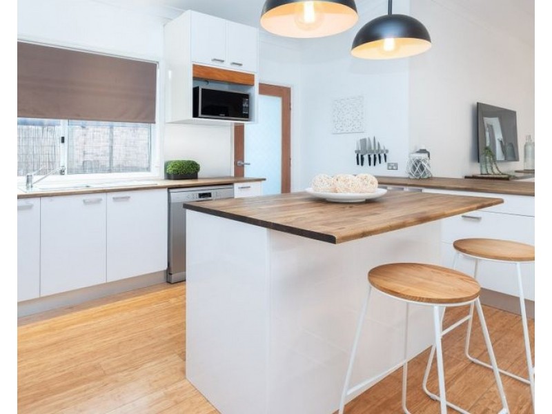 16 Tenterfield Pl, Forest Lake QLD 4078