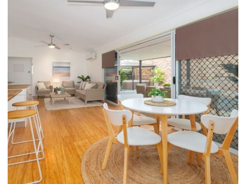 16 Tenterfield Pl, Forest Lake QLD 4078