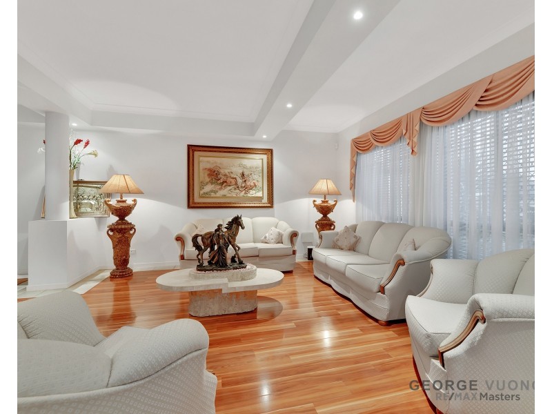 15 Benjamin Pl, Sinnamon Park QLD 4073