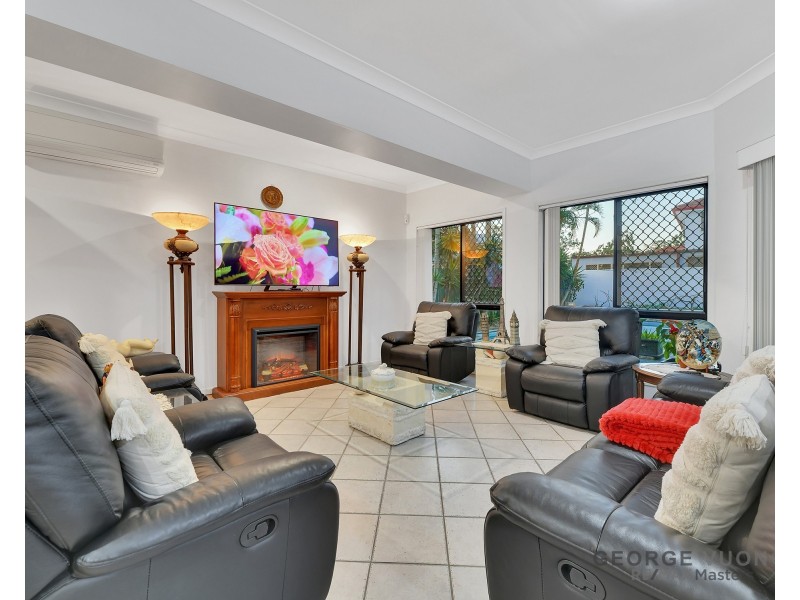 15 Benjamin Pl, Sinnamon Park QLD 4073