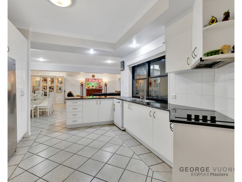 15 Benjamin Pl, Sinnamon Park QLD 4073