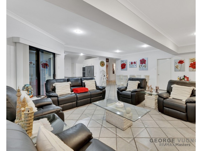 15 Benjamin Pl, Sinnamon Park QLD 4073