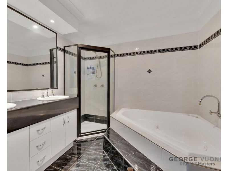15 Benjamin Pl, Sinnamon Park QLD 4073